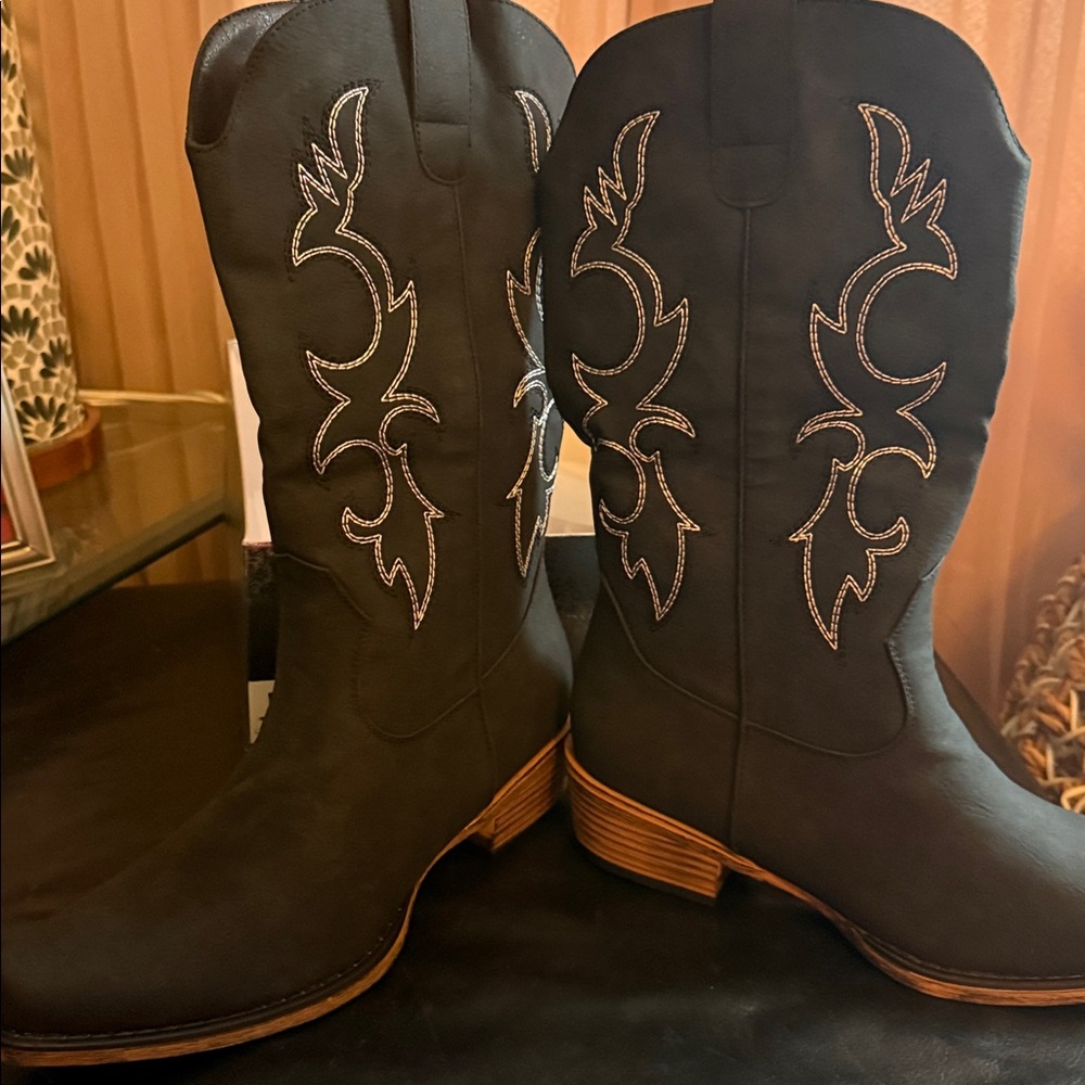 Black Western Embroidered Boots